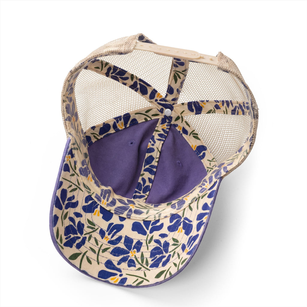 FishingHoleZ Bass Queen - Women's Washed Mesh-Back Cap